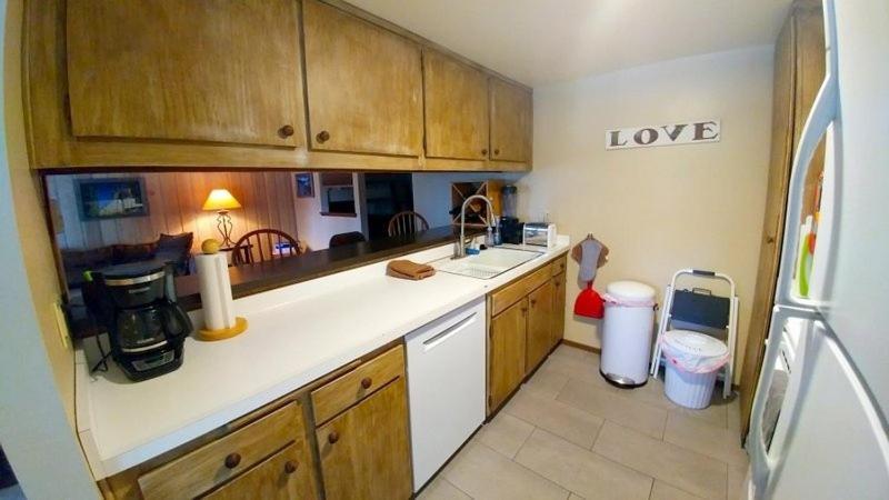 Standard Condos With Free Parking Мамът Лейкс Екстериор снимка