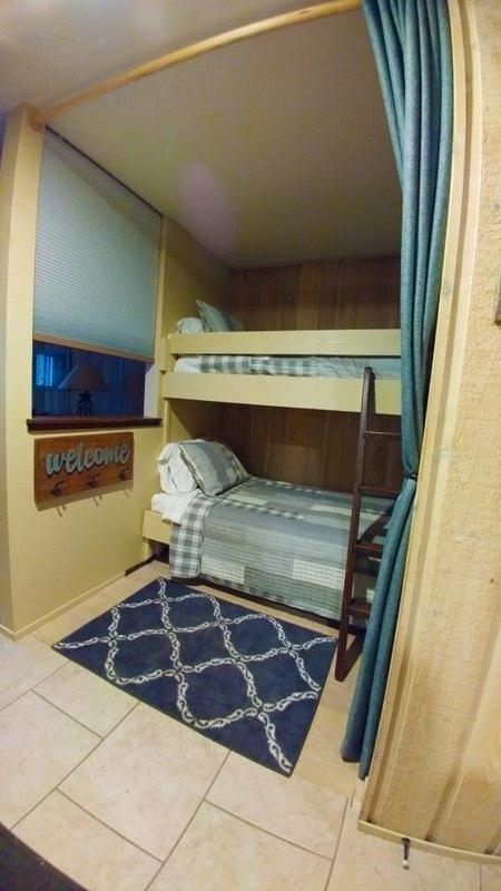 Standard Condos With Free Parking Мамът Лейкс Екстериор снимка