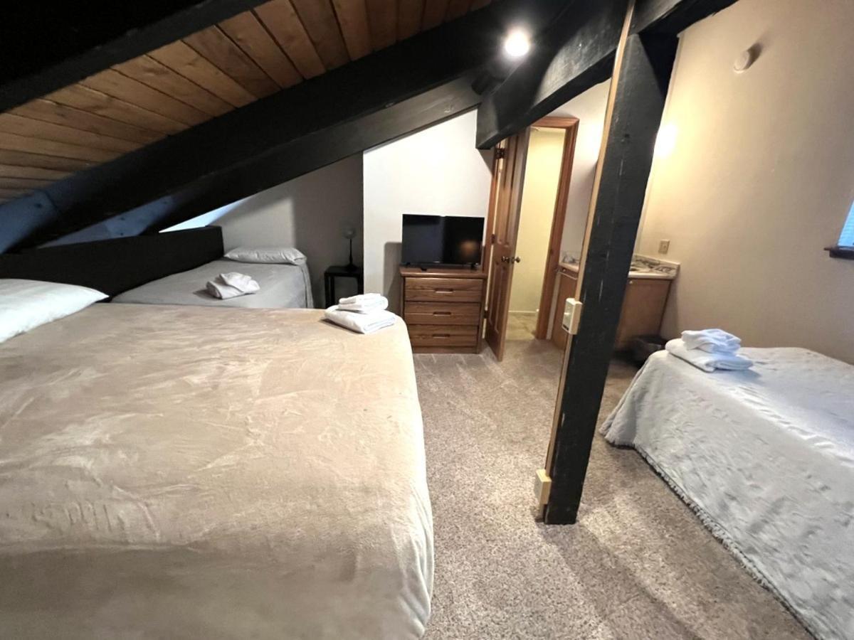 Standard Condos With Free Parking Мамът Лейкс Стая снимка