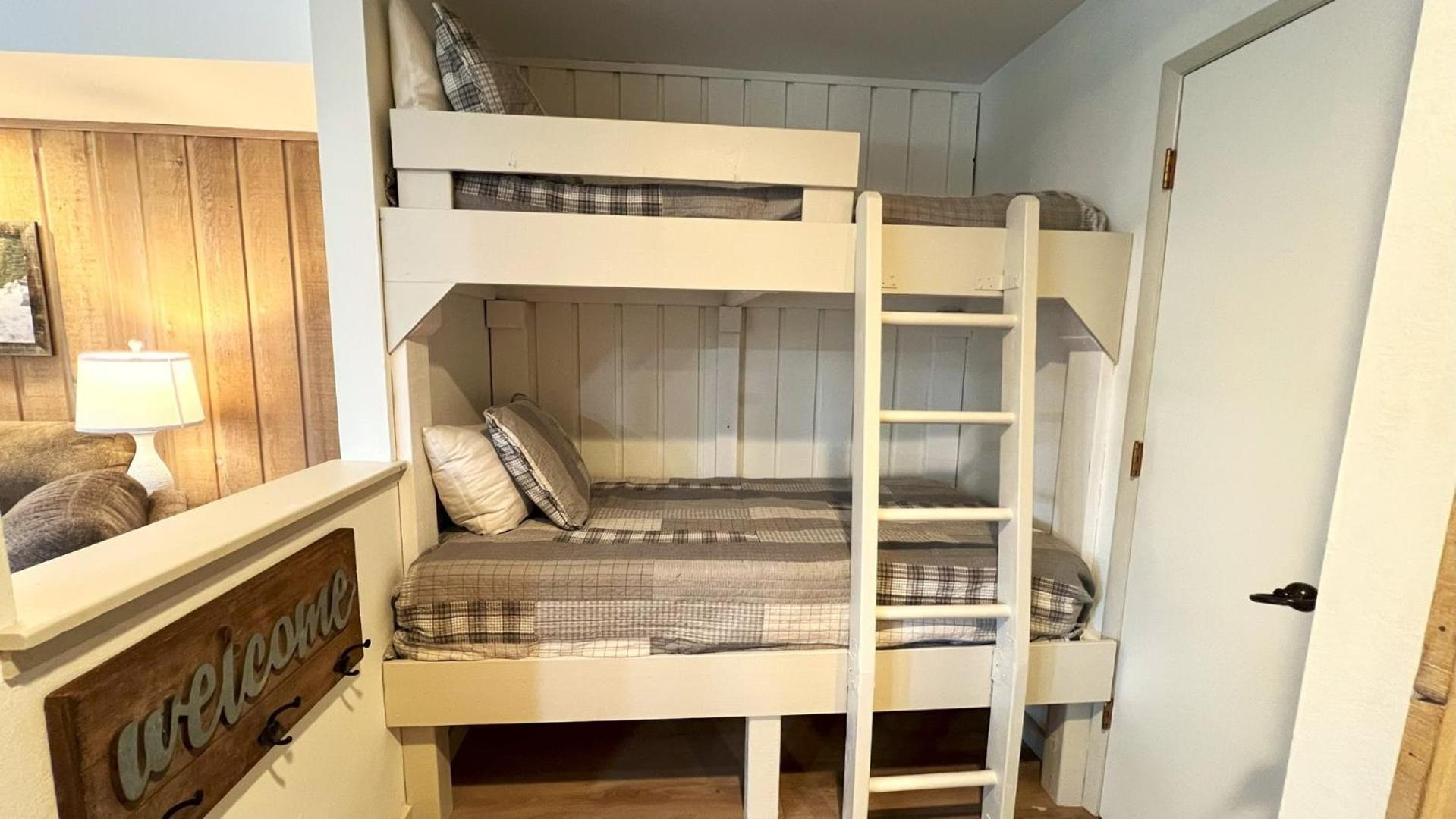 Standard Condos With Free Parking Мамът Лейкс Стая снимка